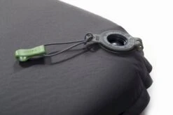 Exped SIM Comfort 7.5 LW Zelfopblazende Slaapmat 12 Exped SIM Comfort 7.5 LW Zelfopblazende Slaapmat -Openlucht Kampeer Winkel 1267 1900 6183 sim comfort valve in close 5472x3648 3