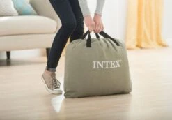 Intex Pillow Rest Raised Luchtbed - Eenpersoons -Openlucht Kampeer Winkel 1320 1900 64122 inuse1 2017 300