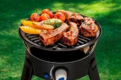 CADAC Safari Chef 30 Gasbarbecue - HP Lite -Openlucht Kampeer Winkel 900 1353 6540 safari chef 30 bbq grid chops 1