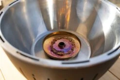 LotusGrill XL Hybrid Houtskoolbarbecue - Rood -Openlucht Kampeer Winkel lotusgrill binnenkant pitje 3